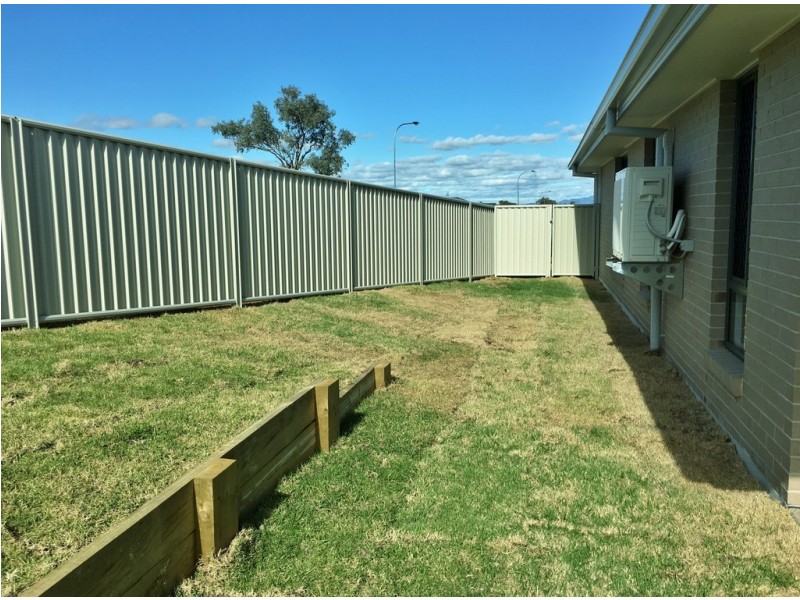 33 Tulipwood Crescent, Tamworth NSW 2340