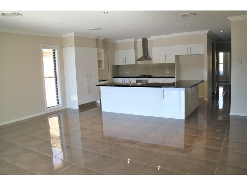 10 Hibiscus Way, Tamworth NSW 2340