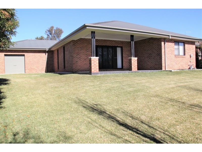 10 Hibiscus Way, Tamworth NSW 2340