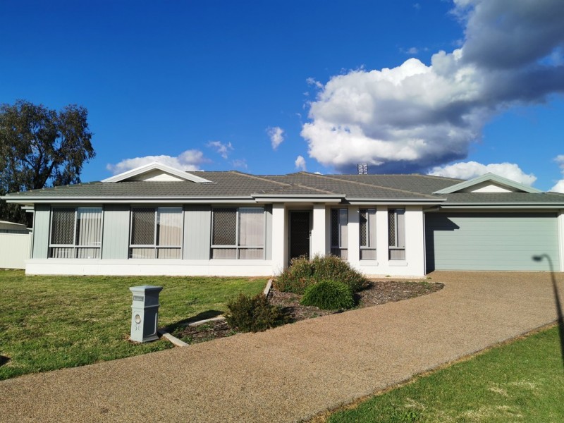 50 Tulipwood Crescent, Tamworth NSW 2340