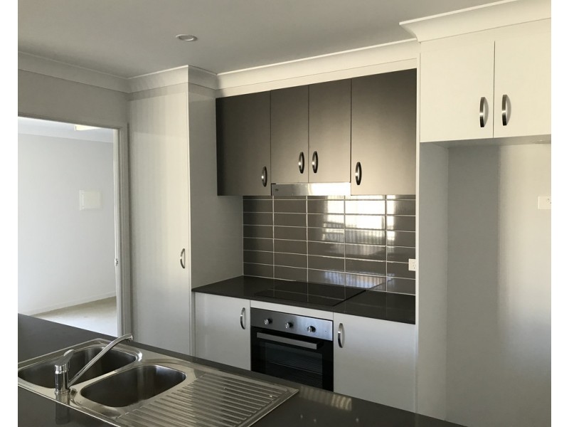 Unit 2, 49 Tulipwood Crescent, Tamworth NSW 2340
