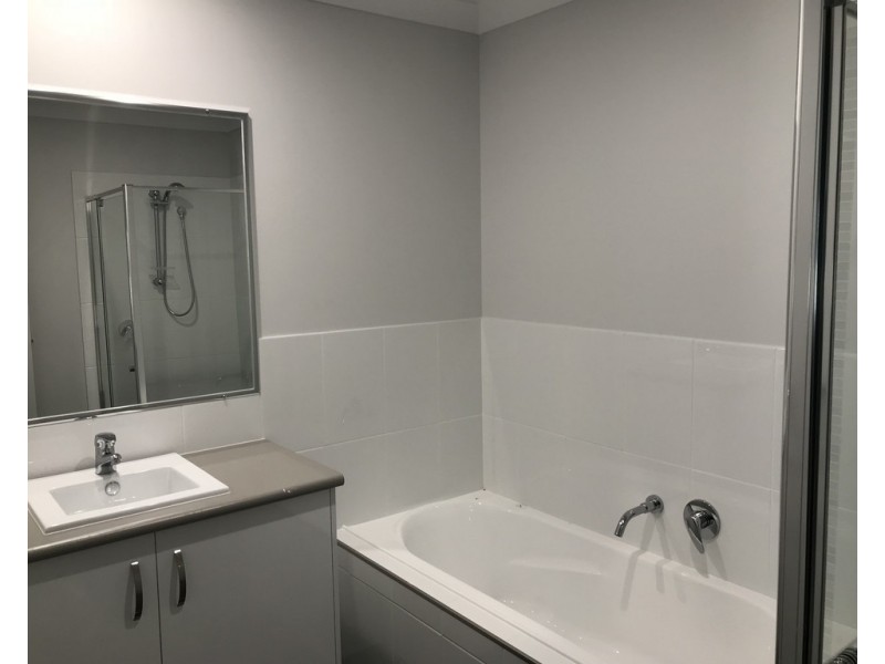Unit 2, 49 Tulipwood Crescent, Tamworth NSW 2340