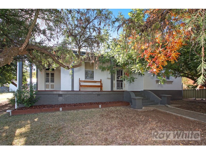 166 Carthage Street, Tamworth NSW 2340