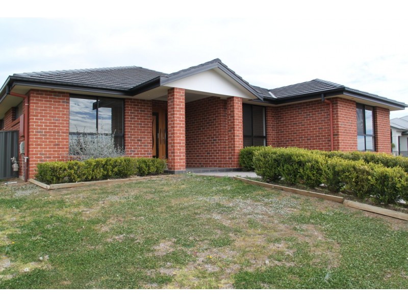 11 Verdelho Drive, Tamworth NSW 2340