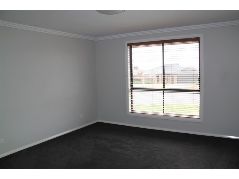 11 Verdelho Drive, Tamworth NSW 2340