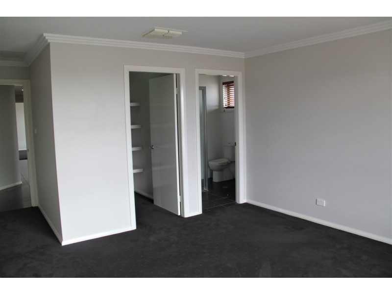 11 Verdelho Drive, Tamworth NSW 2340