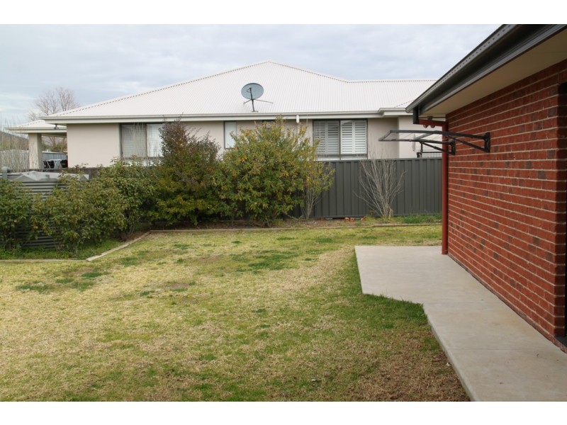 11 Verdelho Drive, Tamworth NSW 2340