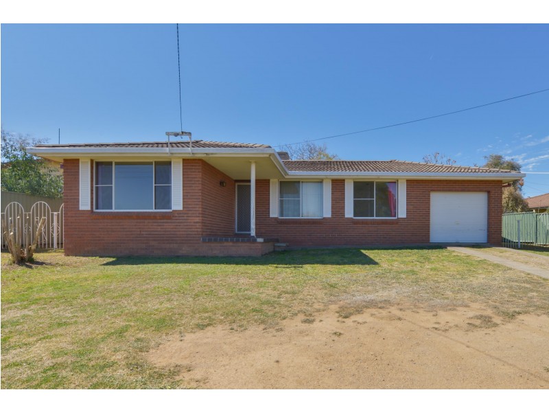 8 Jemmy Place, Tamworth NSW 2340