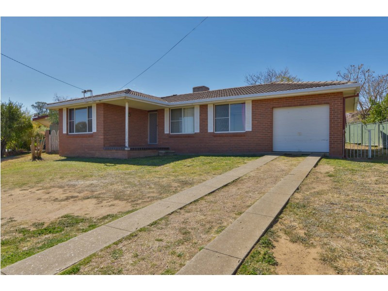 8 Jemmy Place, Tamworth NSW 2340