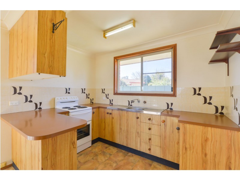 8 Jemmy Place, Tamworth NSW 2340