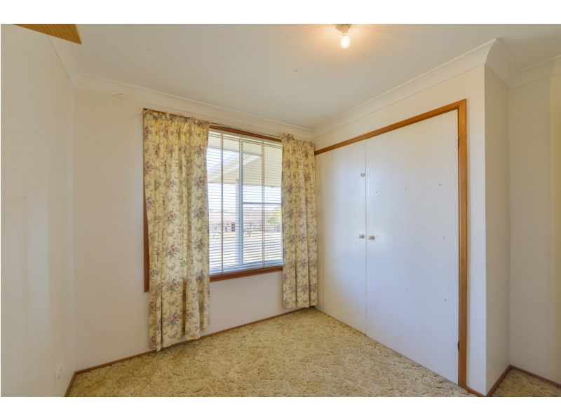 8 Jemmy Place, Tamworth NSW 2340