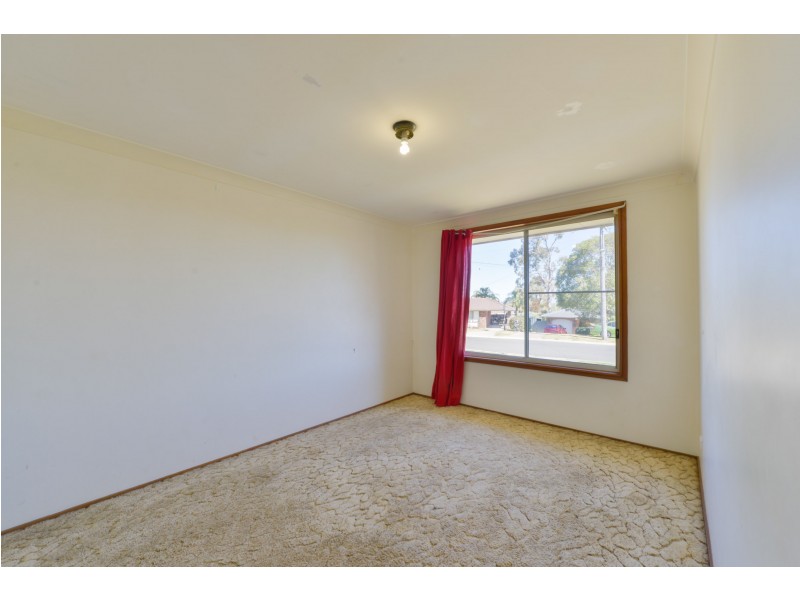 8 Jemmy Place, Tamworth NSW 2340