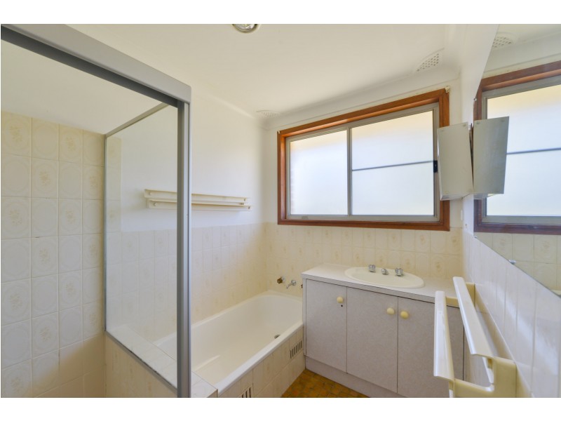 8 Jemmy Place, Tamworth NSW 2340