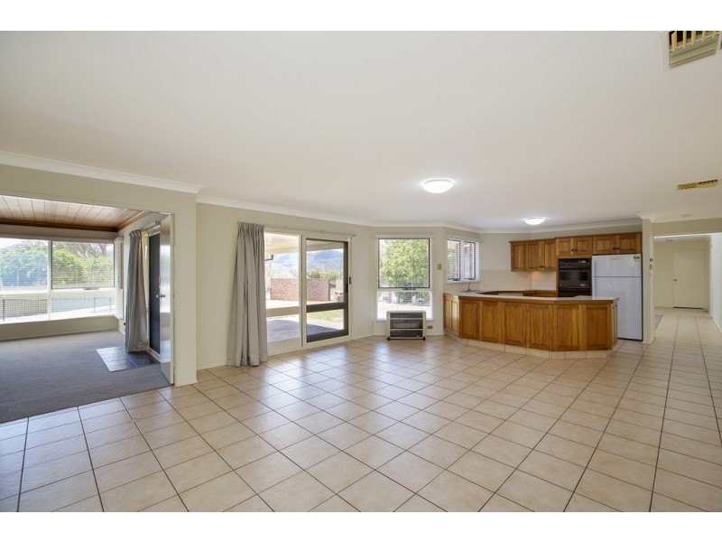 91 Fiona Drive, Tamworth NSW 2340