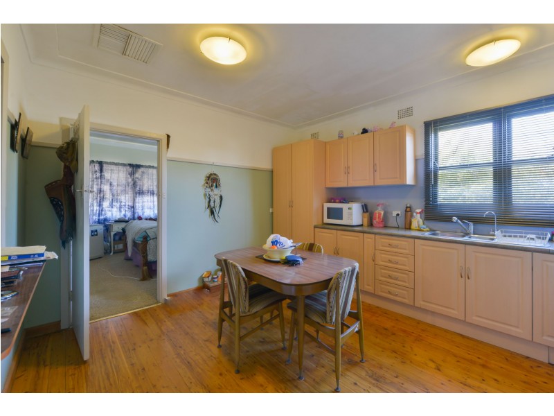 33 Edgeroy Street, Tamworth NSW 2340