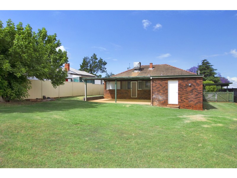 2 Rawson Avenue, North Tamworth NSW 2340
