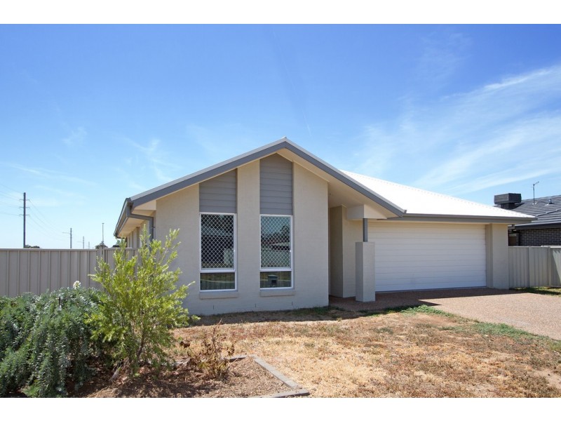 1 Stokes Avenue, Westdale NSW 2340