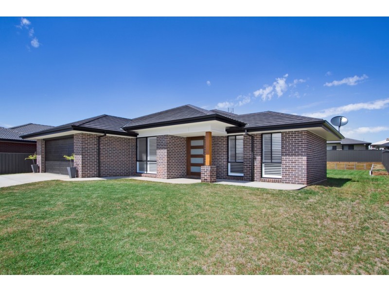 11 Lorikeet Drive, Tamworth NSW 2340