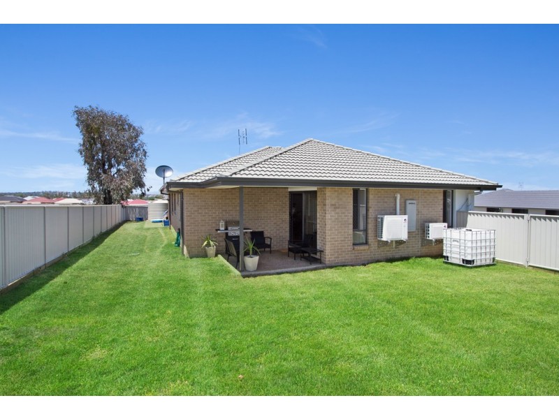 66 Tulipwood Crescent, Tamworth NSW 2340