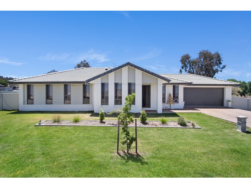 66 Tulipwood Crescent, Tamworth NSW 2340