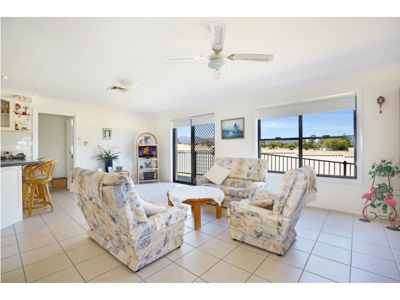 7 Banksia Close, Kootingal NSW 2352