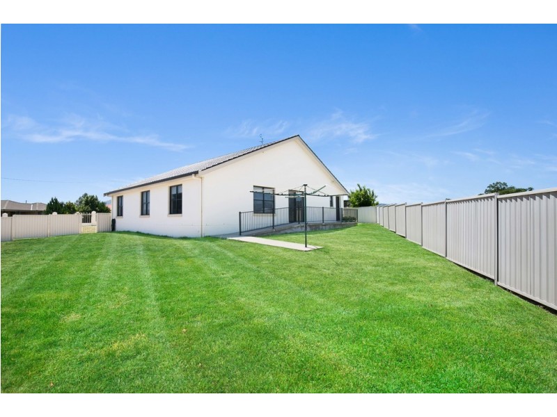 7 Banksia Close, Kootingal NSW 2352