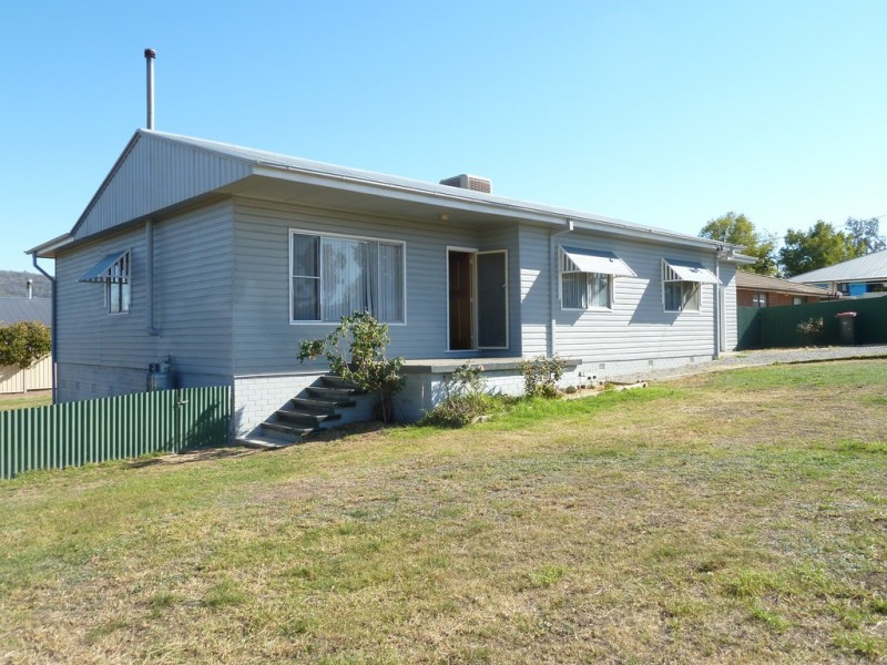 24 Denman Avenue, Tamworth NSW 2340