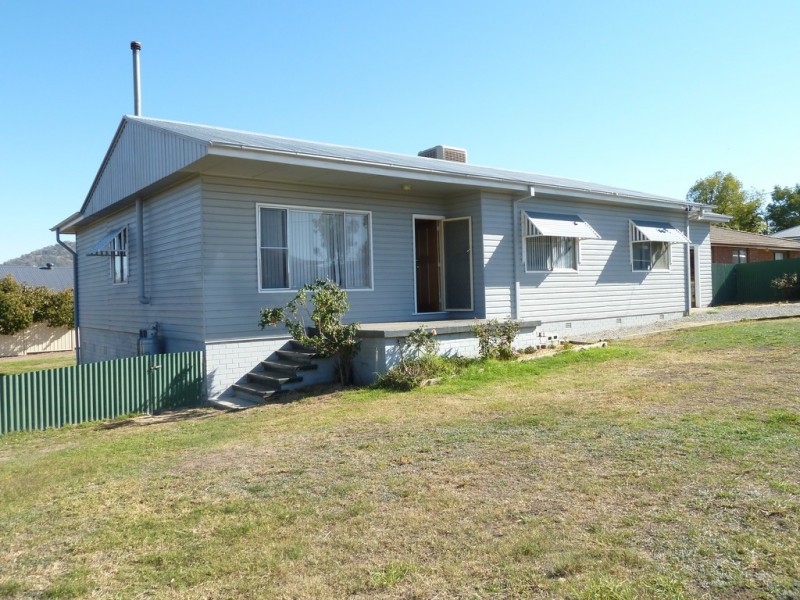 24 Denman Avenue, Tamworth NSW 2340