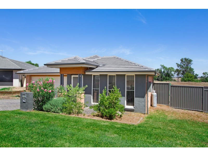 5 Regal Park Drive, Tamworth NSW 2340