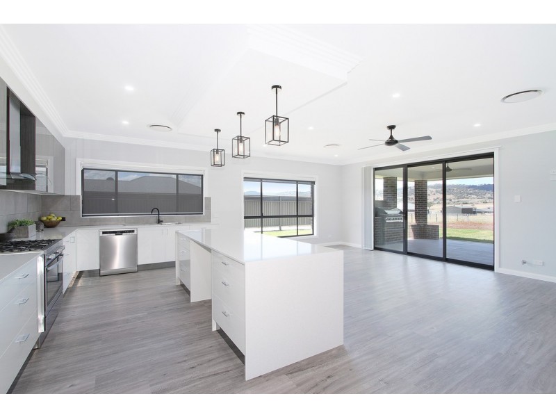 28 Bluebell Way, Tamworth NSW 2340