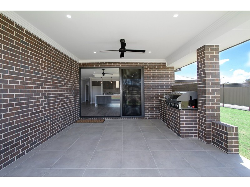 28 Bluebell Way, Tamworth NSW 2340