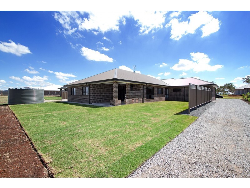 28 Bluebell Way, Tamworth NSW 2340