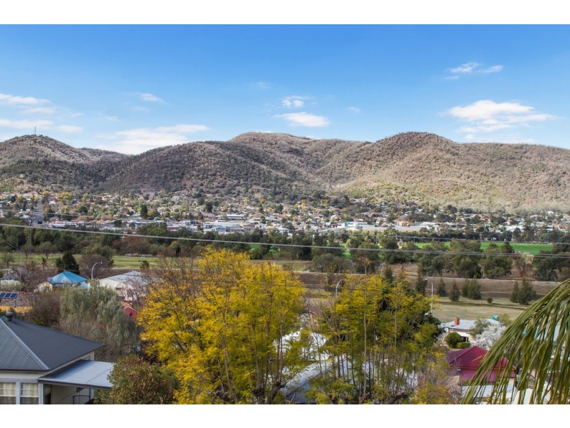 151 Crown Street, Tamworth NSW 2340