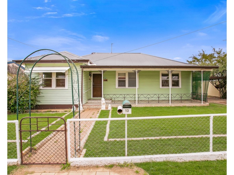 13 Cobley Avenue, Tamworth NSW 2340