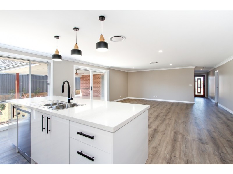 51 Kingham Street, Tamworth NSW 2340