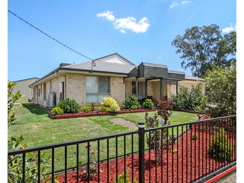 21 Spains Lane, Tamworth NSW 2340