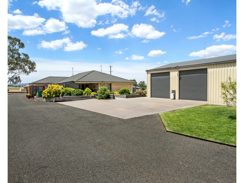 21 Spains Lane, Tamworth NSW 2340