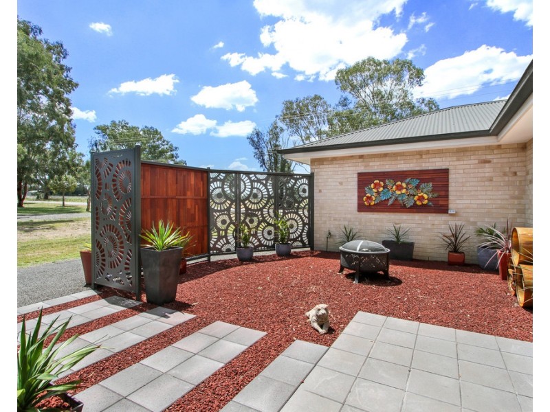21 Spains Lane, Tamworth NSW 2340