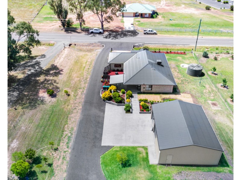21 Spains Lane, Tamworth NSW 2340