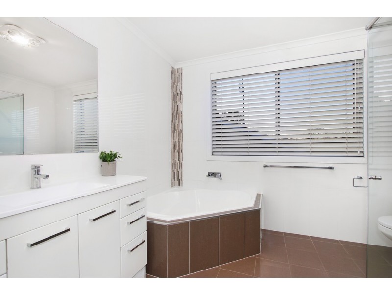 44 Greg Norman Drive, Tamworth NSW 2340