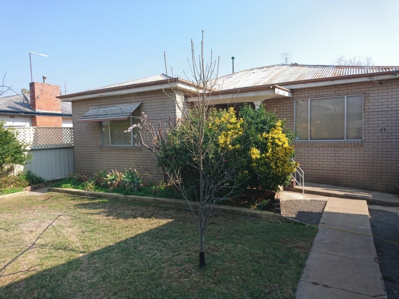 11 Thomas Street, Tamworth NSW 2340