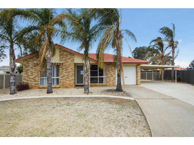 13 Caley Close, Tamworth NSW 2340