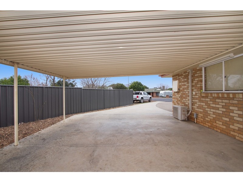 13 Caley Close, Tamworth NSW 2340