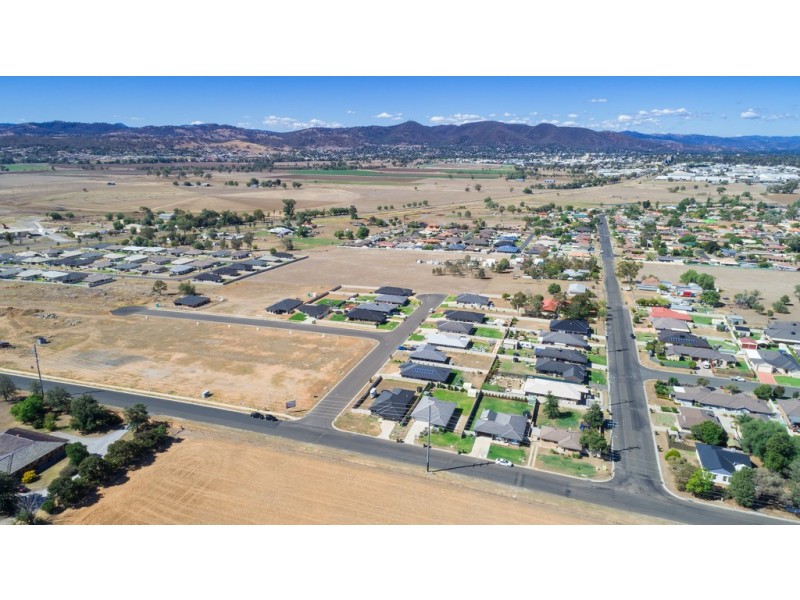 3 Explorers Way, Tamworth NSW 2340