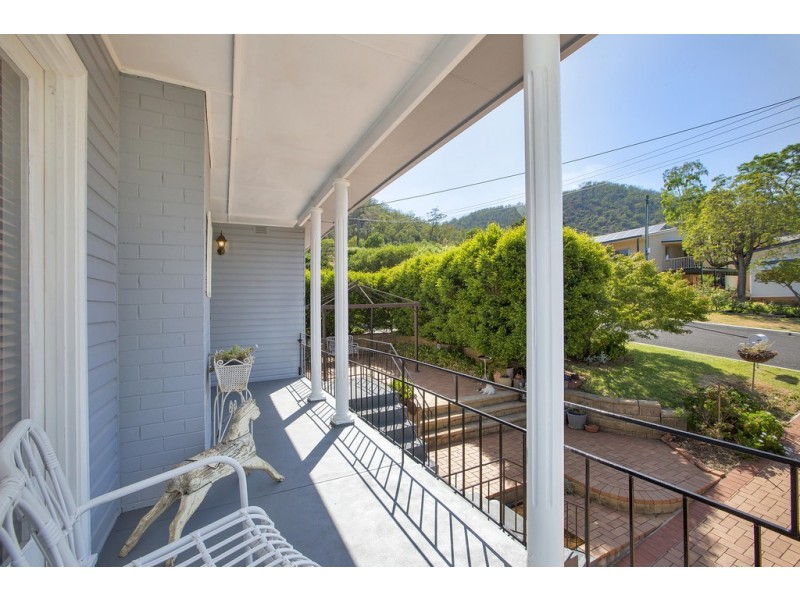 8 Yarral Avenue, Tamworth NSW 2340