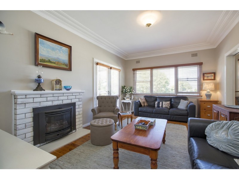 8 Yarral Avenue, Tamworth NSW 2340