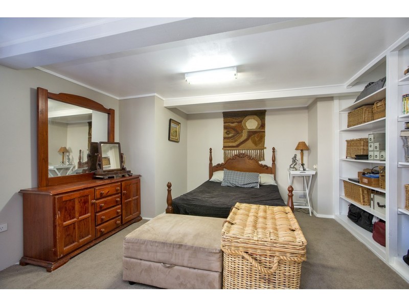 8 Yarral Avenue, Tamworth NSW 2340