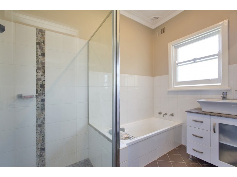 8 Yarral Avenue, Tamworth NSW 2340