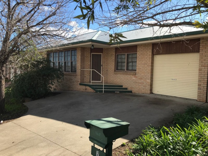 7 Beattie Boulevard, Tamworth NSW 2340