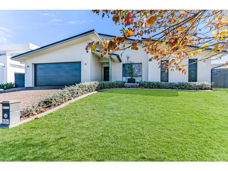 66 The Heights, Tamworth NSW 2340